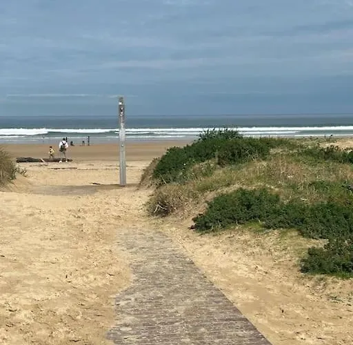Playa De Berria -apartamento Con Piscina Y Vistas Al Mar דירה Santoña